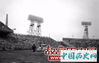 一场美国明星队对日本读卖巨人队(Yomiuri Giants)的棒球表演赛