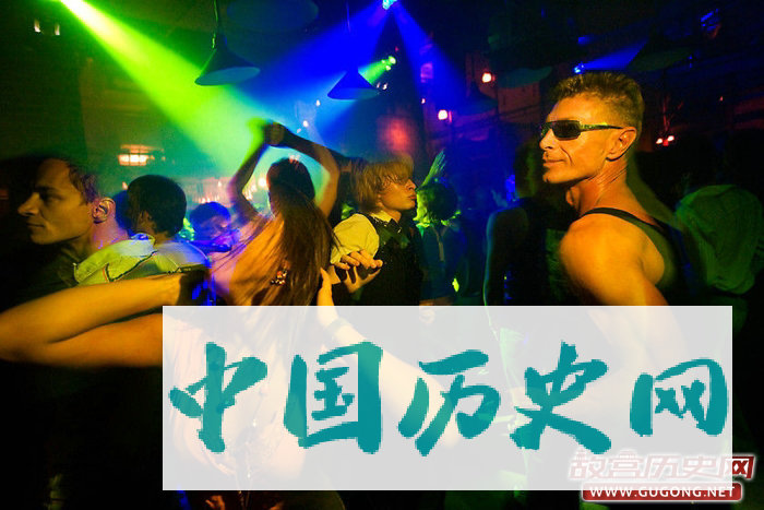 摄影师拍摄莫斯科夜生活