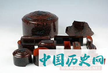 山东黄岛土山屯汉墓发掘出土千件文物