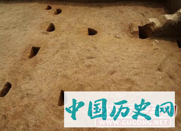 湖南蒙华铁路华容李家屋场遗址发现的房址及烧土坑