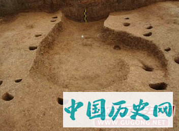 湖南蒙华铁路华容李家屋场遗址发现的房址及烧土坑