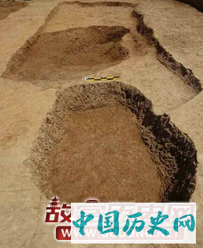 湖南蒙华铁路华容李家屋场遗址发现的房址及烧土坑