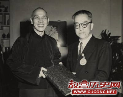 胡适批蒋介石：老百姓因为穷才养成了不好的生活习惯