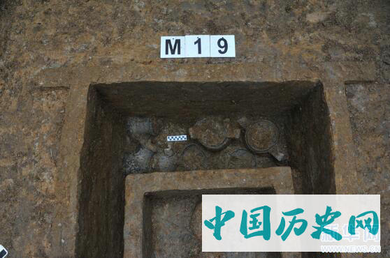 湖北沙洋县余湾墓地考古发掘出土兵器、陶器等珍贵文物90余件